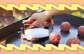 Diese 22-Dollar-Grillpresse hat mir geholfen, den Code für ultradünne Smash-Burger zu knacken