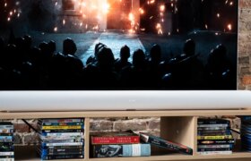 So richten Sie ein Heimkino im Wohnzimmer ein