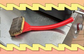 Diese dampfende Grillbürste macht die Grillreinigung zum Vergnügen.