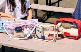 Ich habe Stadiontaschen eingekauft, damit du dich nicht darum kümmern musst