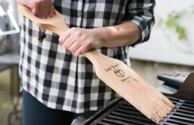 Draht-Grillbürsten hinterlassen oft lose Borsten – Hier sind bessere Alternativen