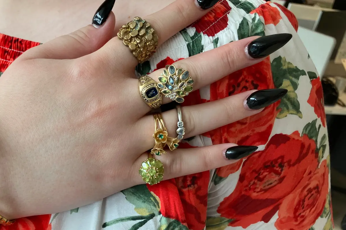 So kaufen Sie Vintage-Schmuck wie ein Profi