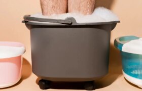 Das beste Fußbad: Ein Eimer warmes Wasser
